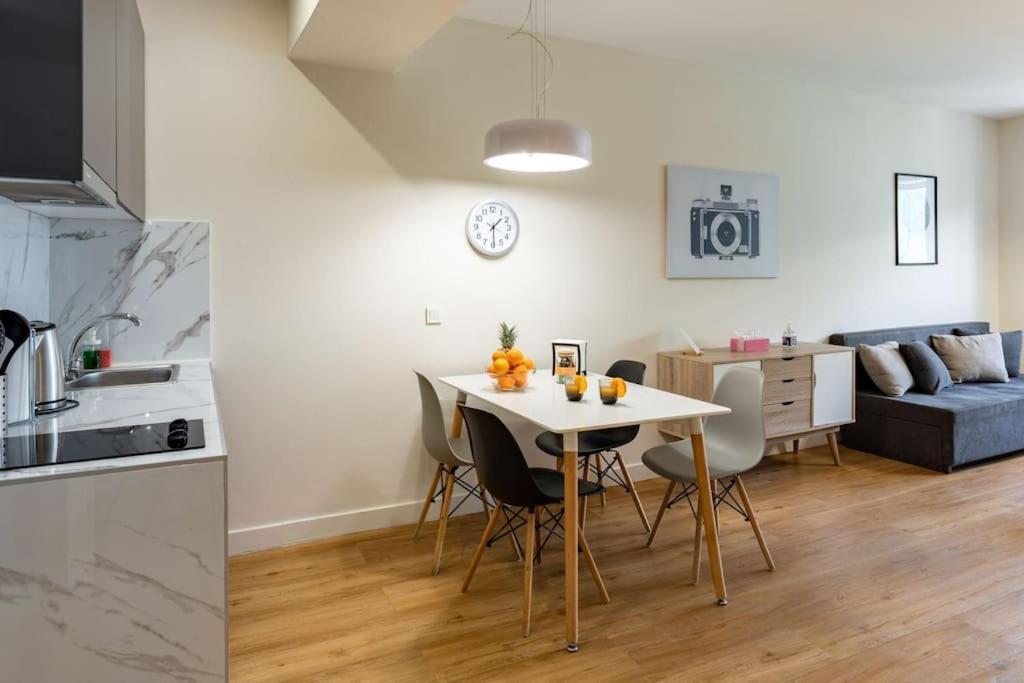 Large Comfy, Modern 5 Min To Acropolis