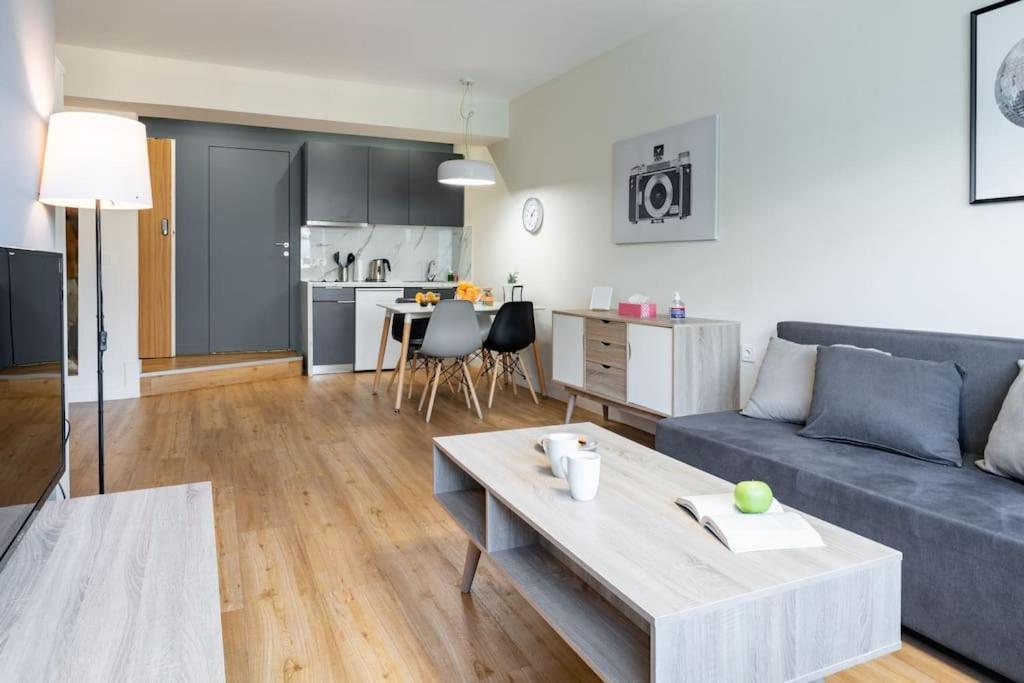 Large Comfy, Modern 5 Min To Acropolis Athens