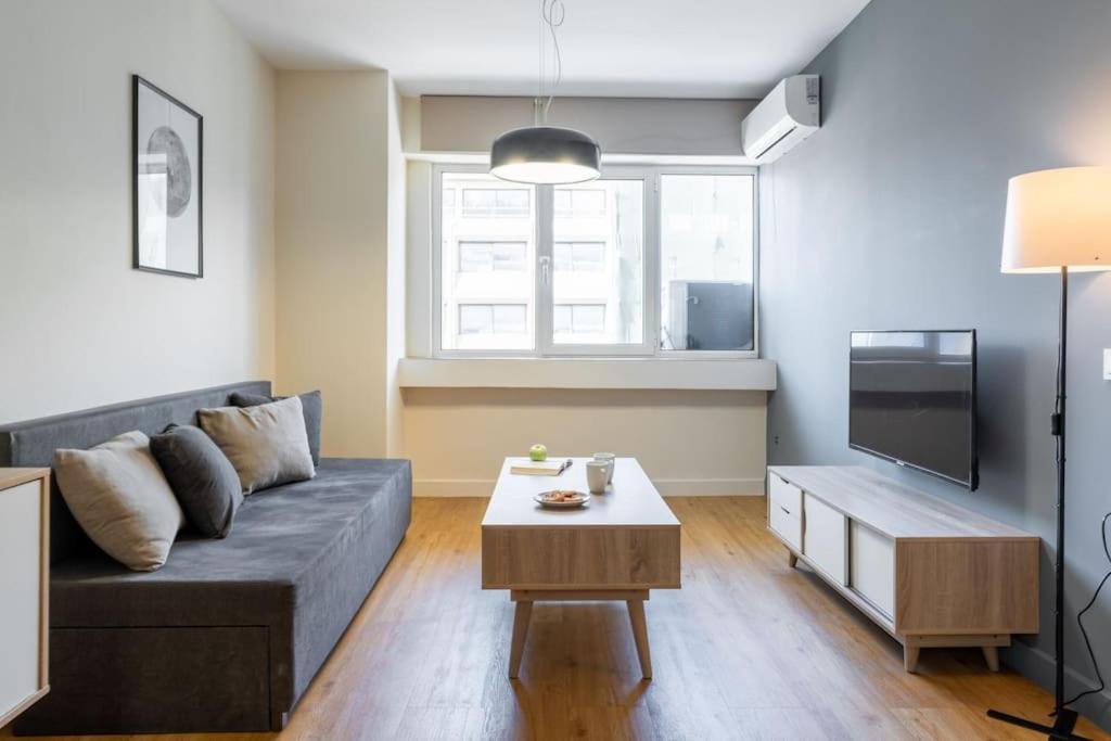 Apartment Large Comfy, Modern 5 Min To Acropolis