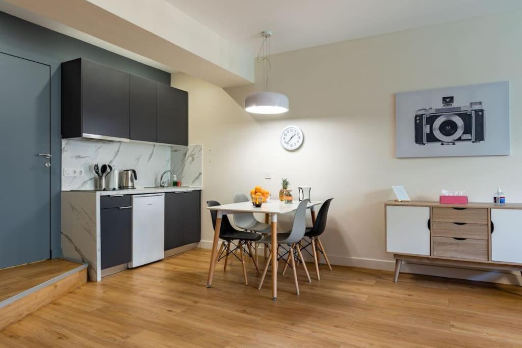 Large Comfy, Modern 5 Min To Acropolis *