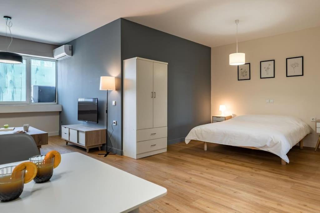 Large Comfy, Modern 5 Min To Acropolis Athens