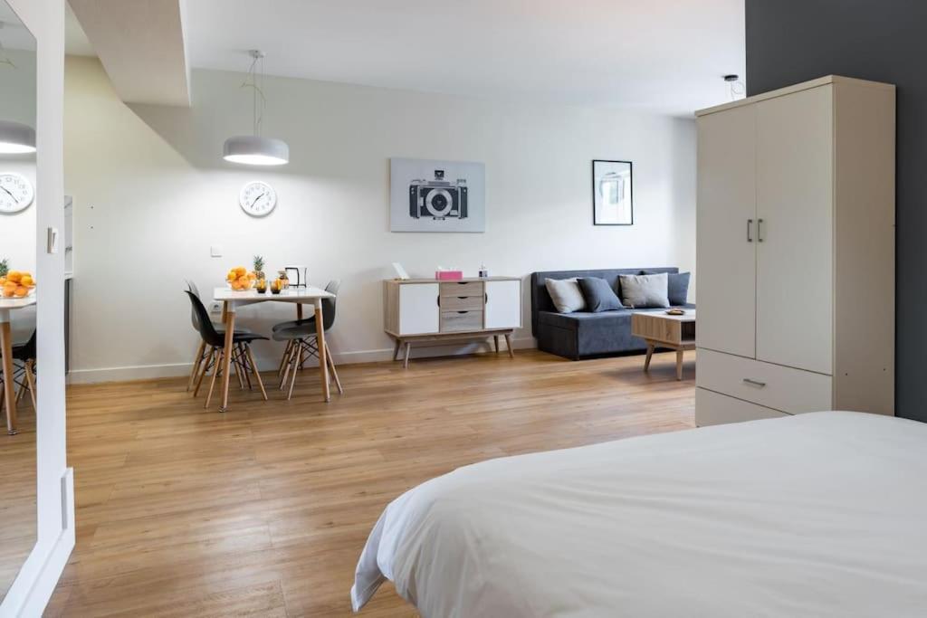 Διαμέρισμα Large Comfy, Modern 5 Min To Acropolis *
